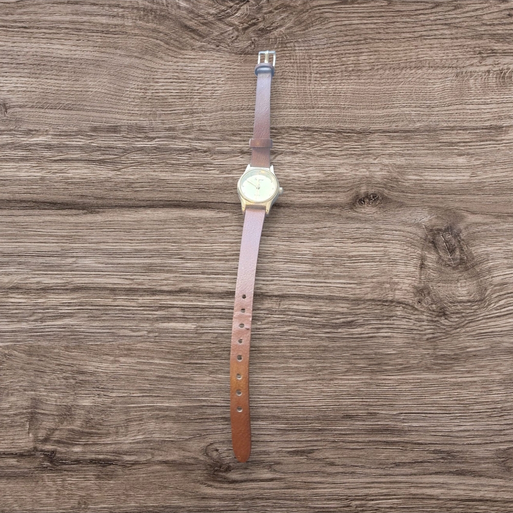 Vintage GENEVA Gold and Brown Leather Strap Watch. Requires Battery